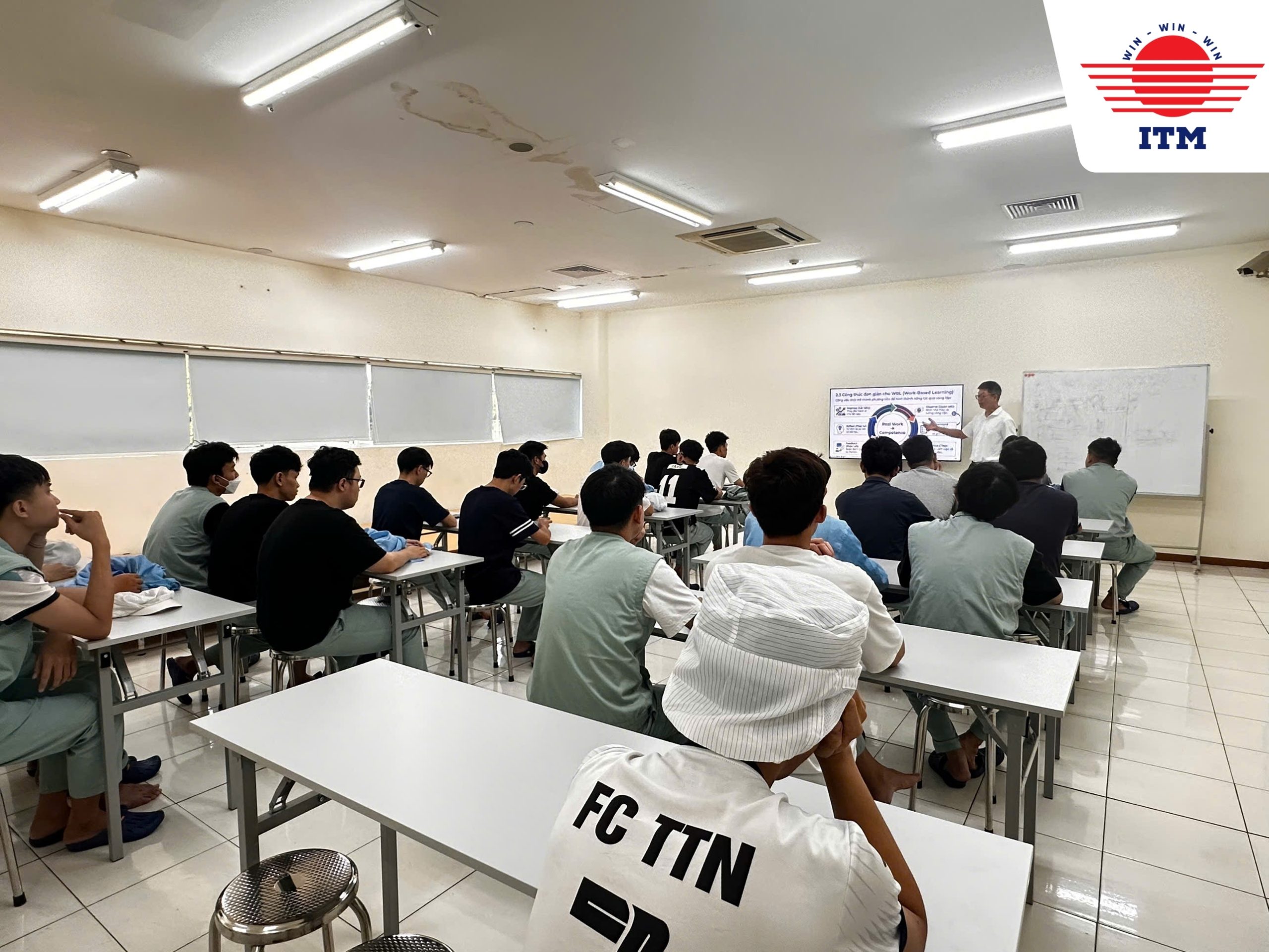 Chia sẻ định hướng thực tập cho sinh viên UTT cùng PGS.TS.Nguyễn Tiến Đông